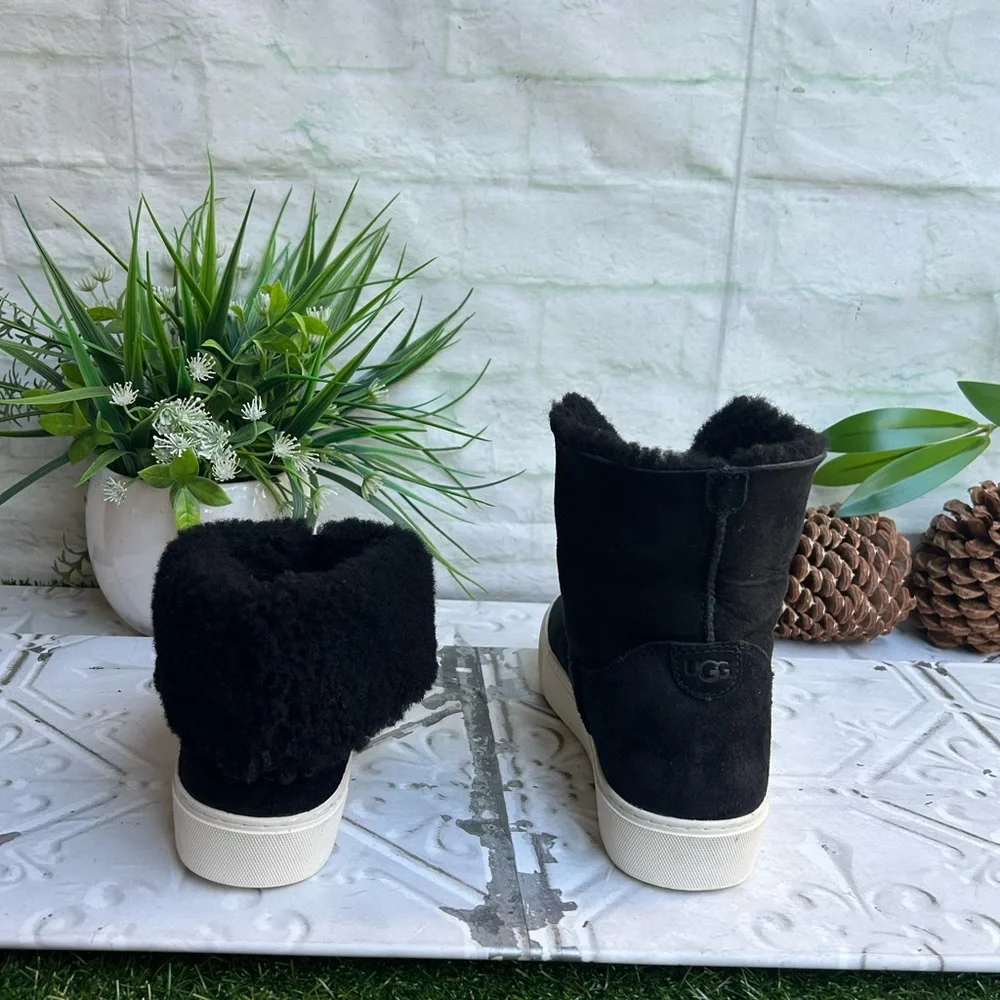 UGG Women's Lynus High Top Sneaker Black Suede Size 7.5 like new